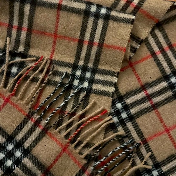 Burberrys of London Vintage Nova Check Archive Beige Cashmere Wool Scarf - Picture 7 of 7